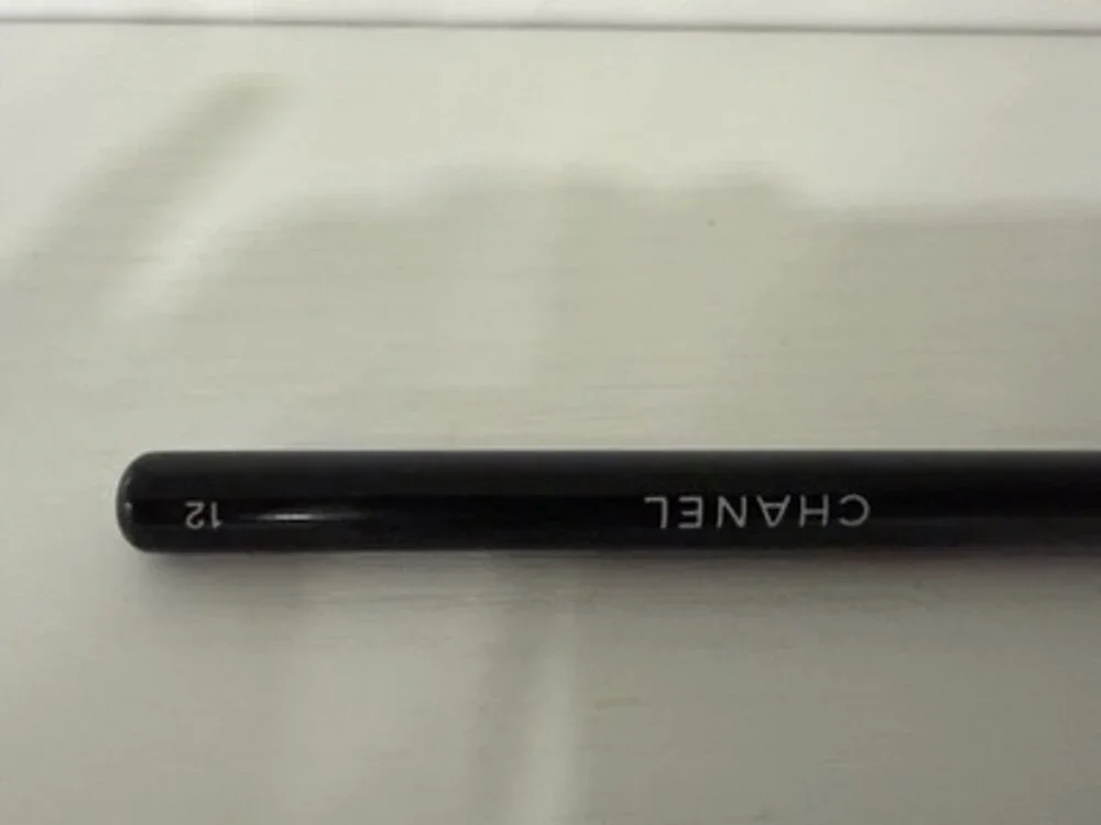 CHANEL No. 12 Eyeshadow Makeup Brush - Vintage Gold Ferrule⁠